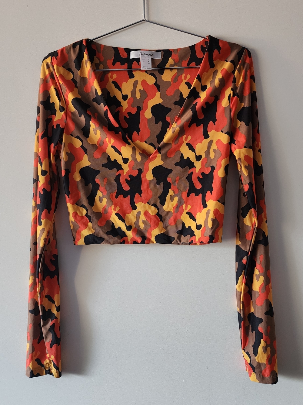 ReVamped Long Sleeve Crop Top Women Medium Multi-Color Camo V-Neck Fitted Edgy